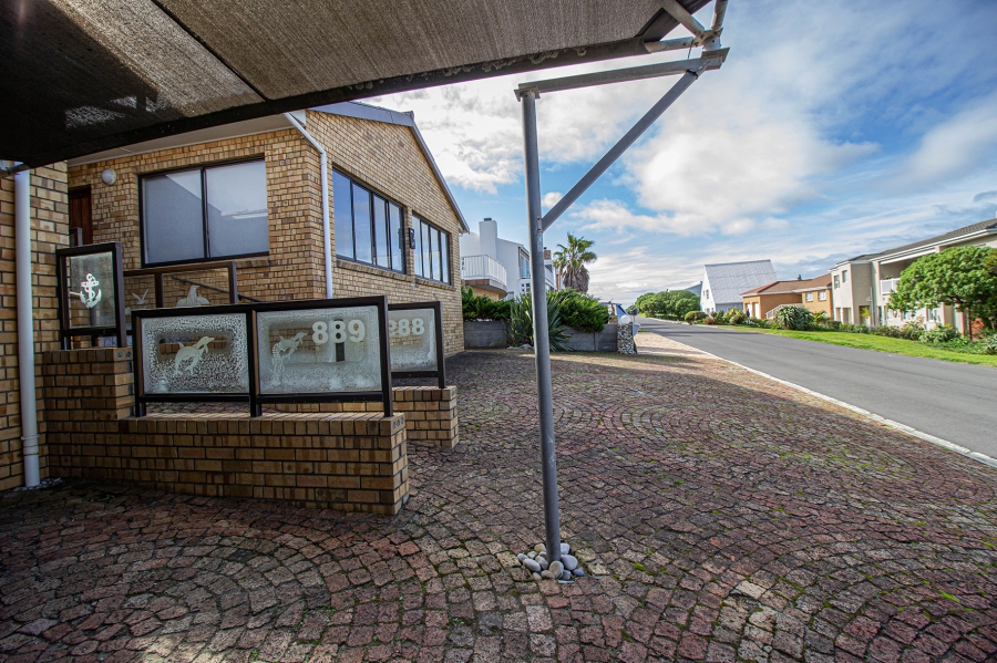 4 Bedroom Property for Sale in Franskraal Western Cape